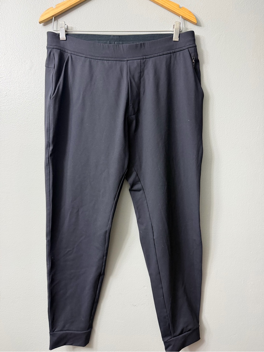 Public Rec men’s black joggers 34